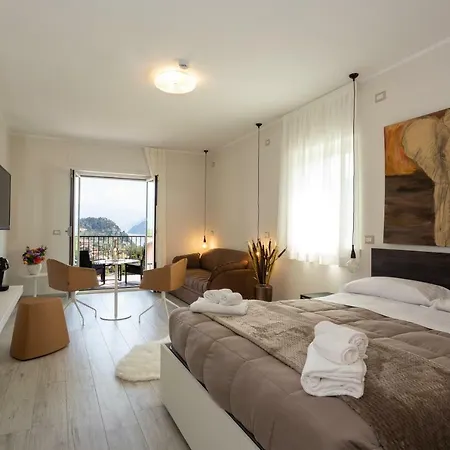 Domus 3* בלאג'יו