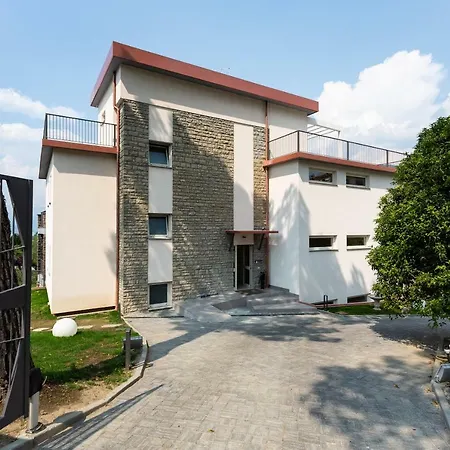 Domus 3* Μπελάτζιο