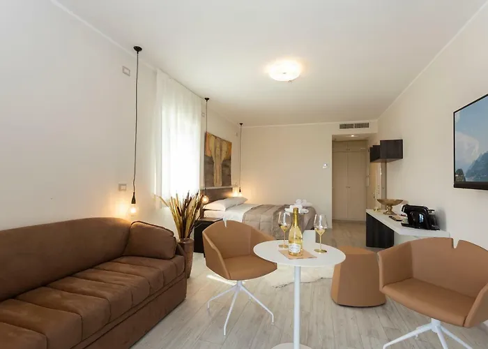 Domus 3* בלאג'יו